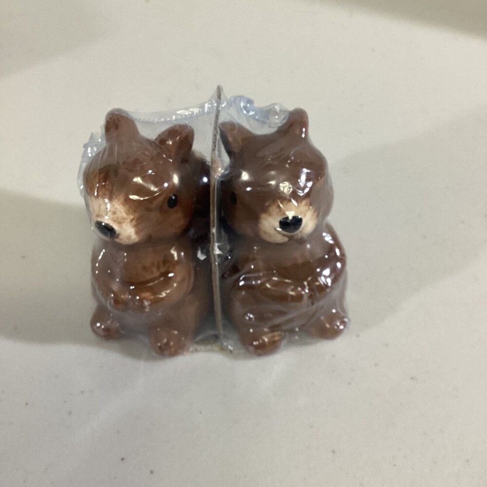 NEW Squirrel Ceramic Salt & Pepper Shakers Set Gift Kitchen Table Decor Holiday